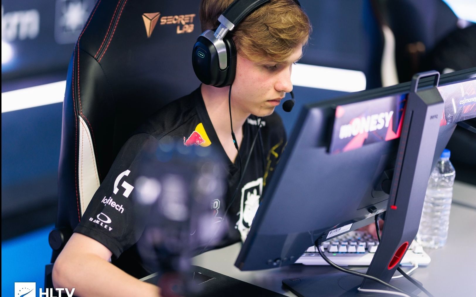 攻击手陷入 攻击手陷入